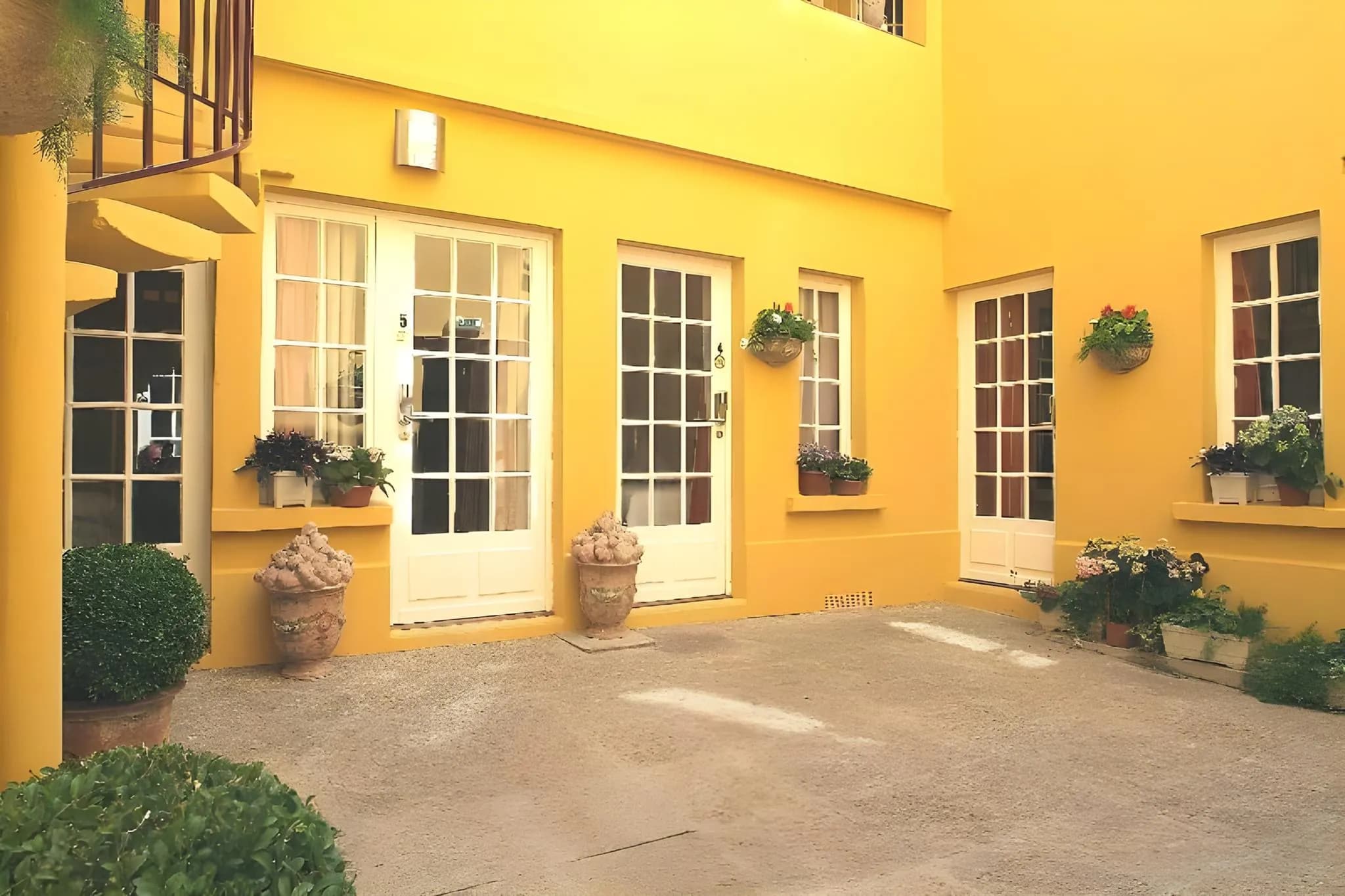 Hotel Eiffel Segur