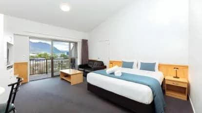 Clearbrook Motel & Serviced Apartments