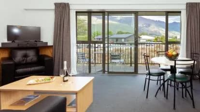 Clearbrook Motel & Serviced Apartments