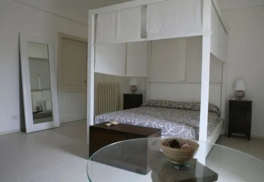 Le Tre VIE Apartment & Room