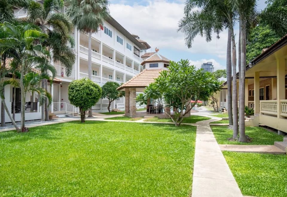 LE PALM HOTEL