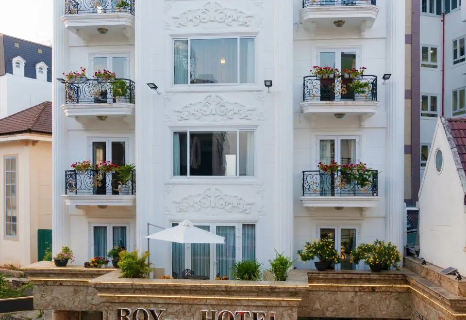 Roy Dala Hotel