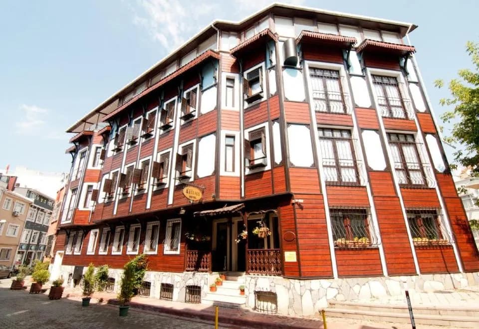 Artefes Hotel Old City