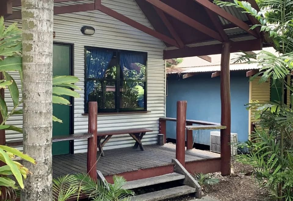 Magnums Airlie Beach – Adults only