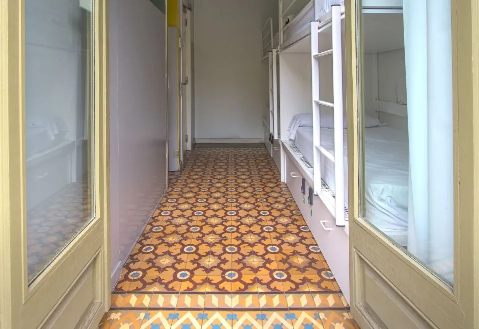 Urbany Hostel BCN GO!