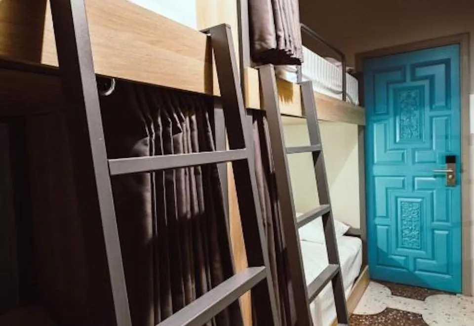 Merge Hostel