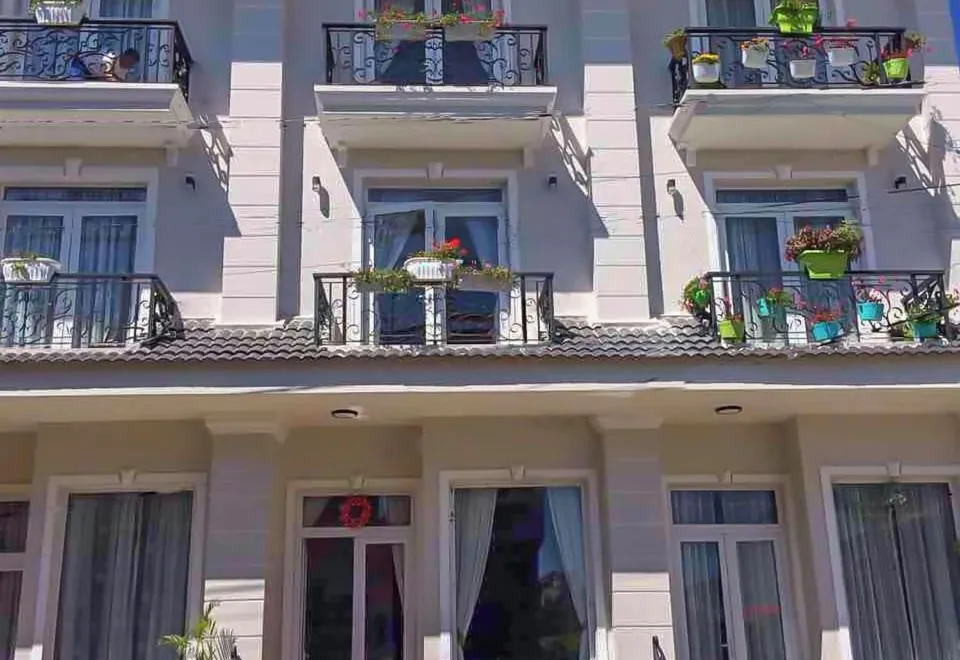Jolie House