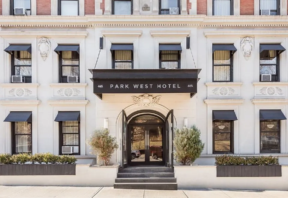 Park West Hotel