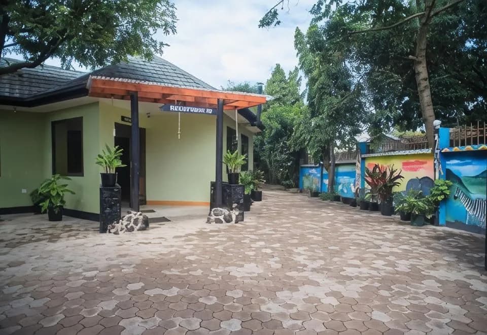 Arusha Giraffe Lodge