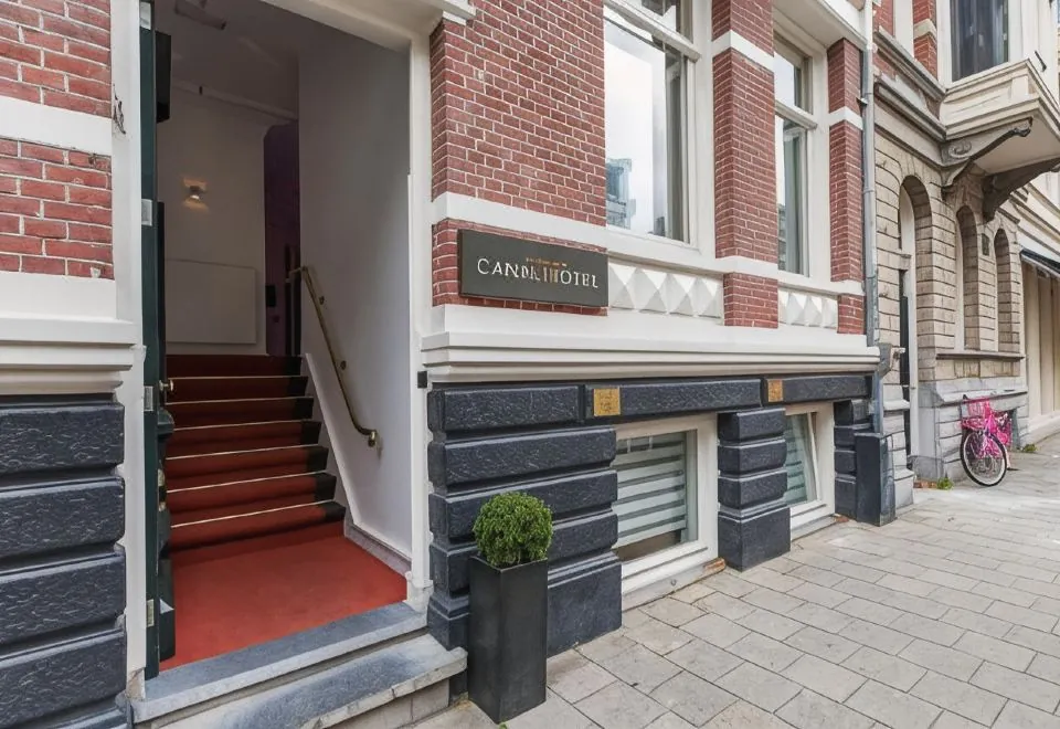 Amsterdam Canal Hotel
