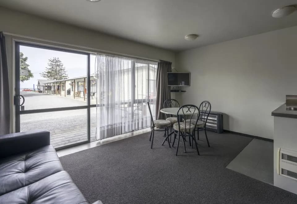 Sierra Beachfront Motel