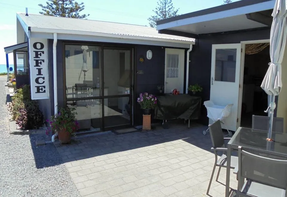 Sierra Beachfront Motel