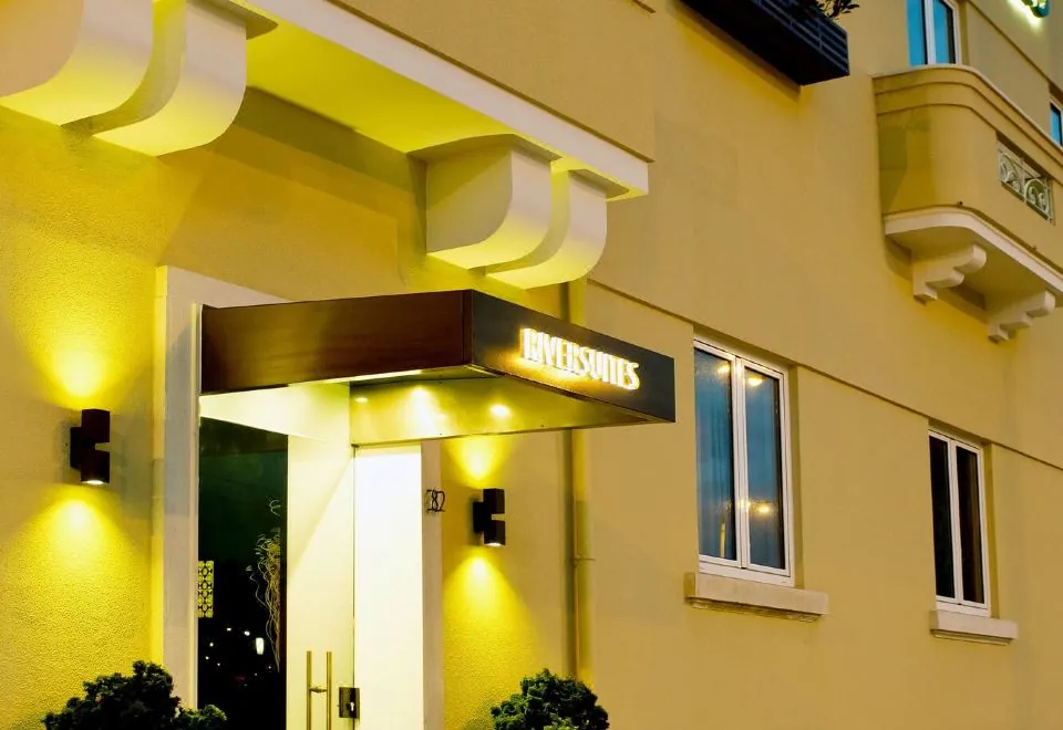 Riversuites