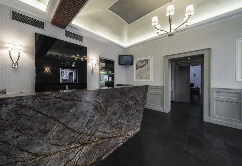 Hotel Noir
