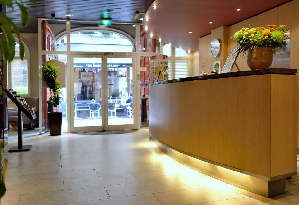 Best Western DAM Square Inn