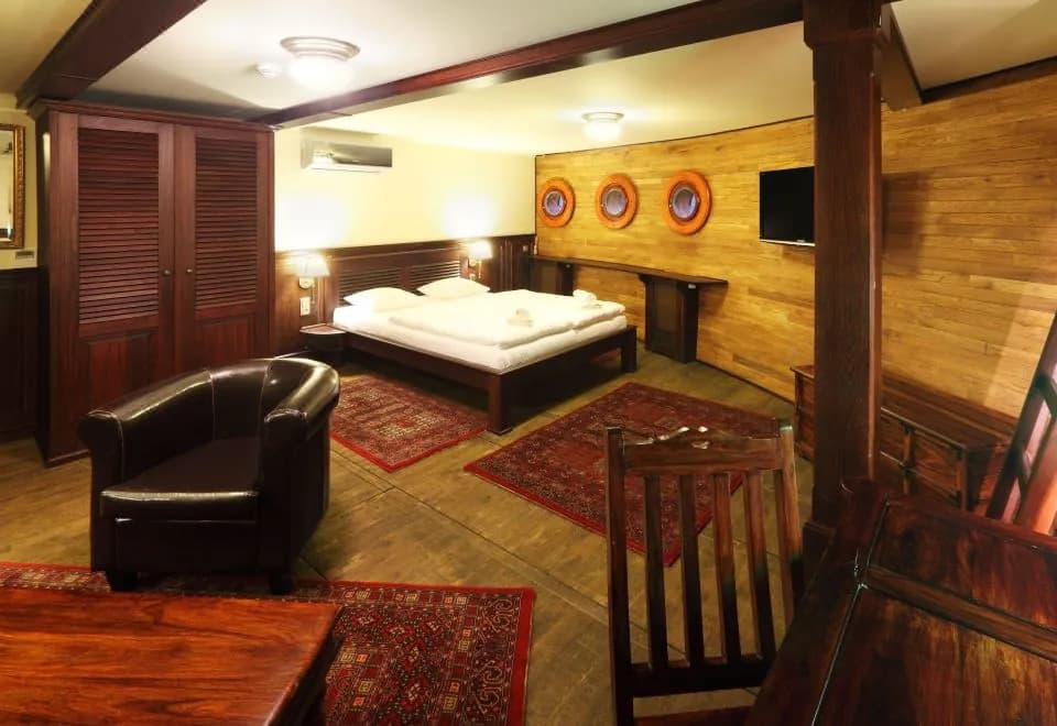 Boat Hotel Matylda