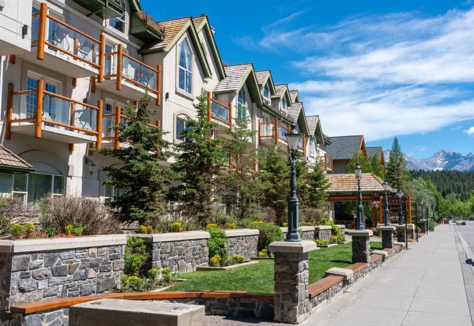 The Rundlestone Lodge