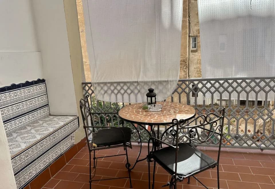 Casa Consell Gran Via, Guest House