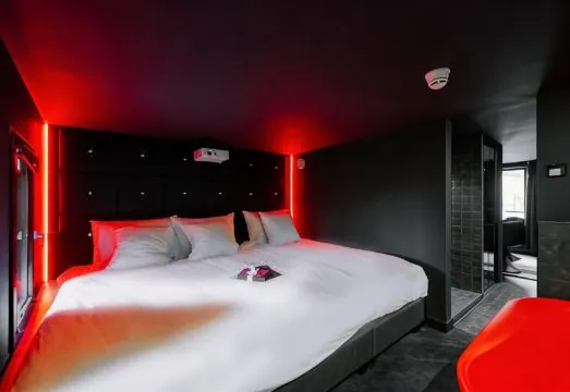 Supper Hotel