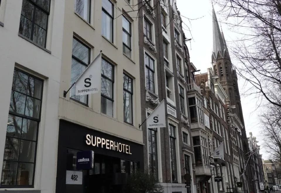 Supper Hotel