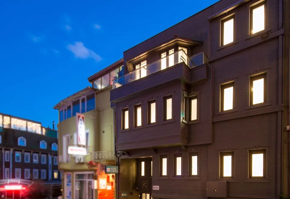 Alilass Hotel