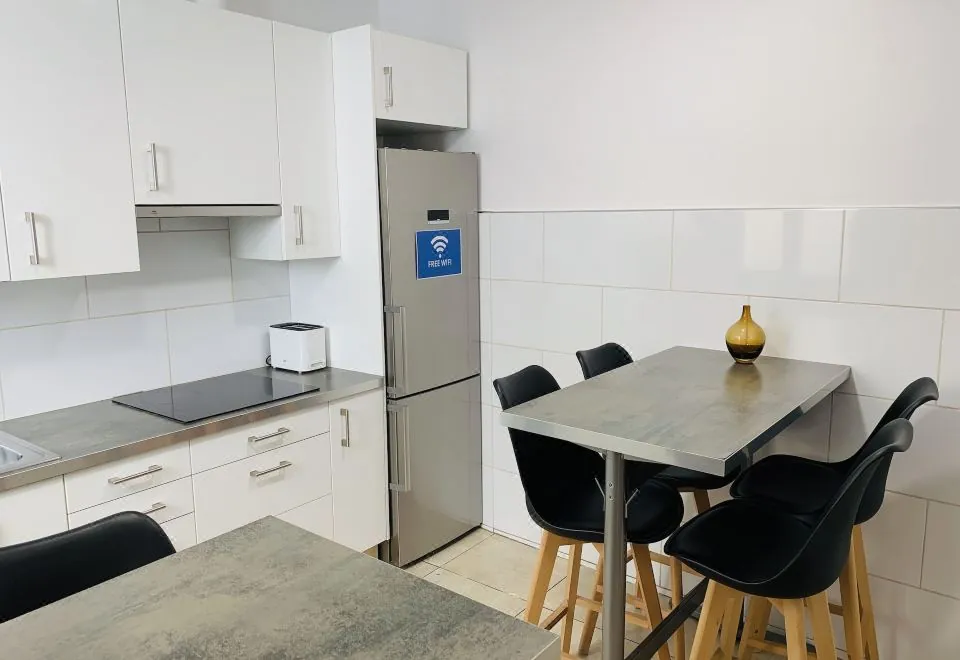 Aptbcn Super Balmes Guest House