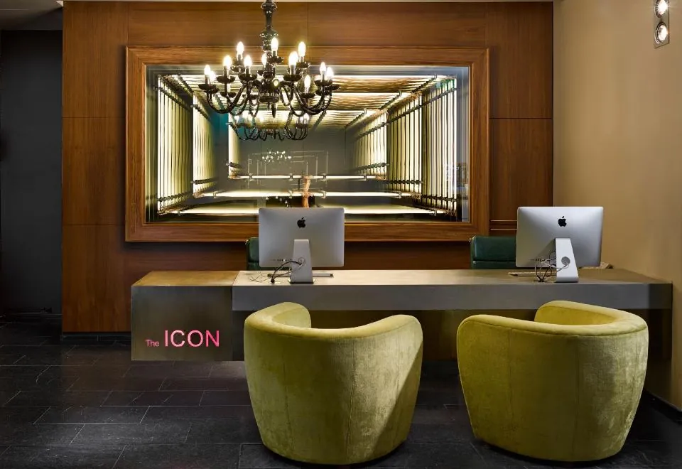 The Icon Hotel & Lounge