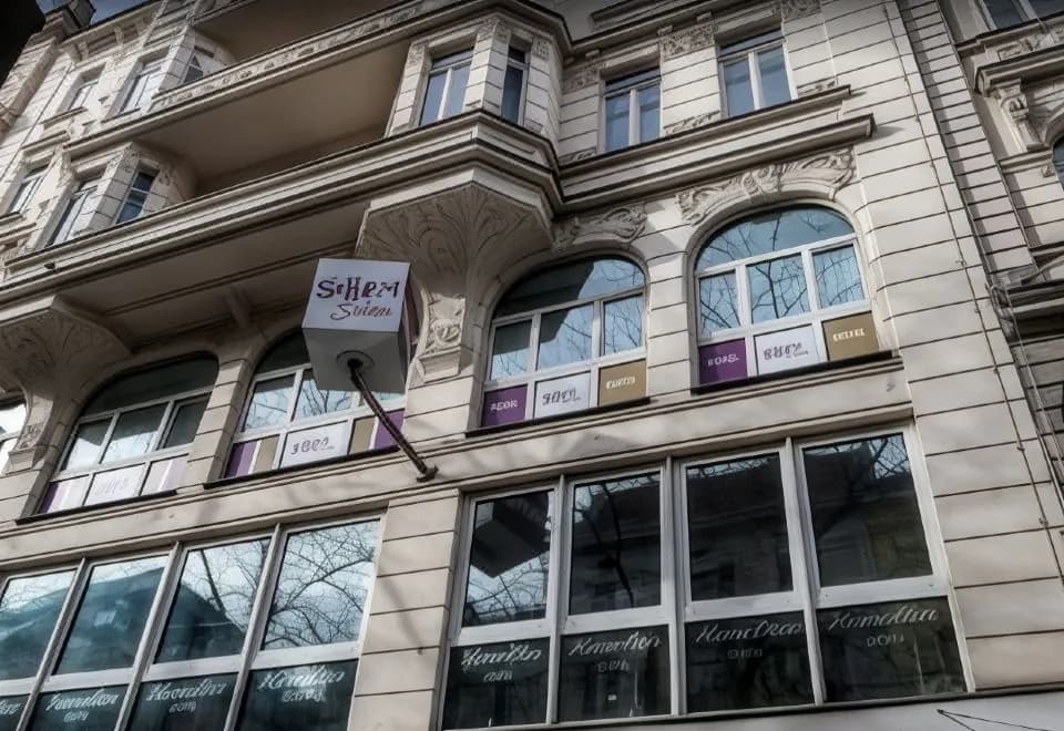 Hotel Schani Salon