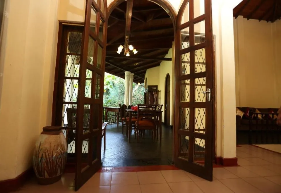 Tree Breeze Inn