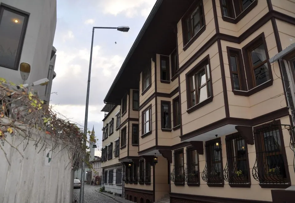 Aruna Hotel