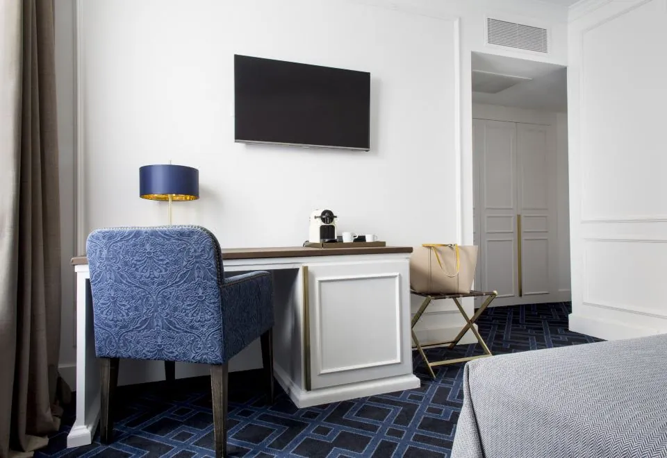 Hotel Midmost by Majestic Hotel Group