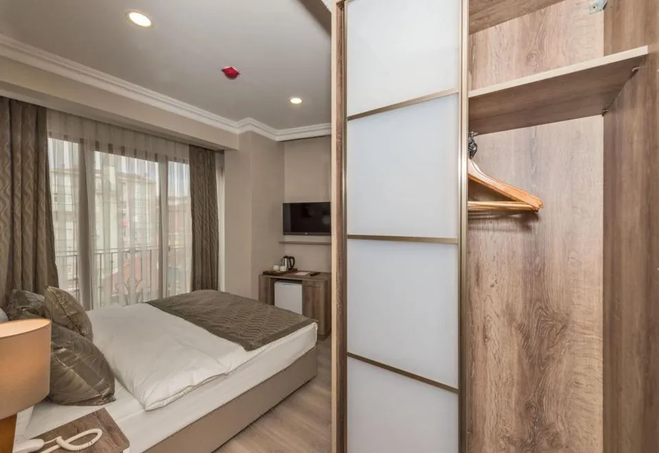 Alphonse Hotel