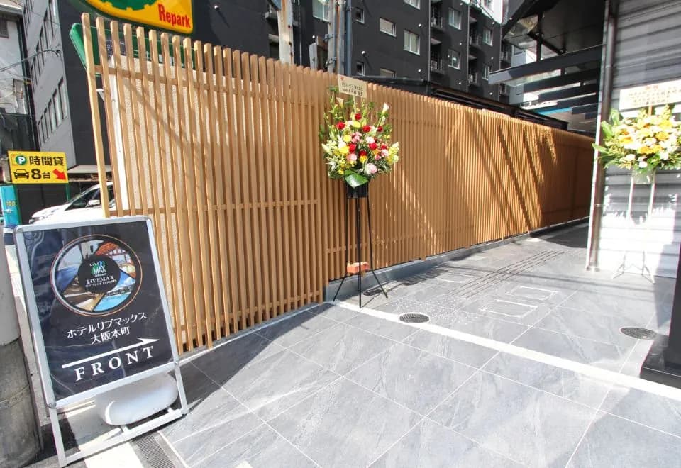 Hotel Livemax Osaka Honmachi