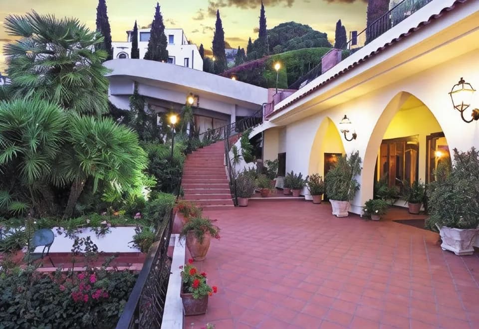 Hotel Sirius