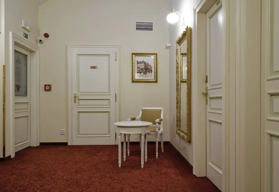 Alqush Downtown Hotel