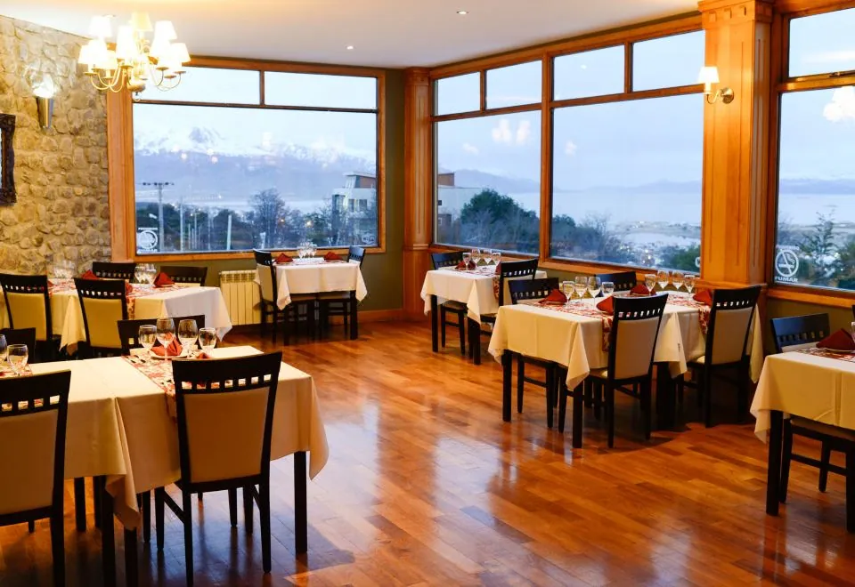 Altos Ushuaia Hotel & Resto