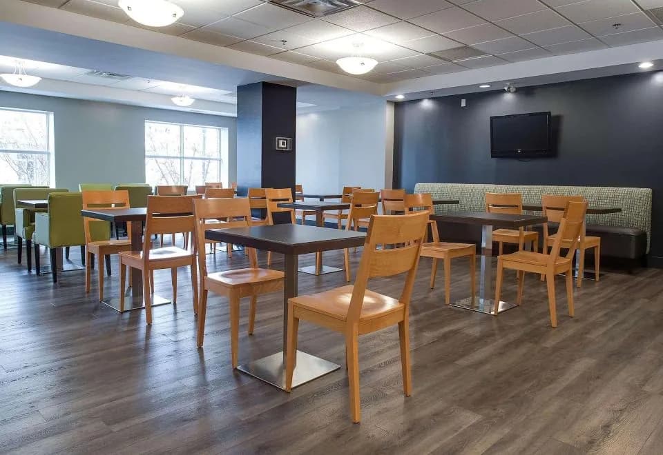 Country Inn & Suites by Radisson, Niagara Falls, on