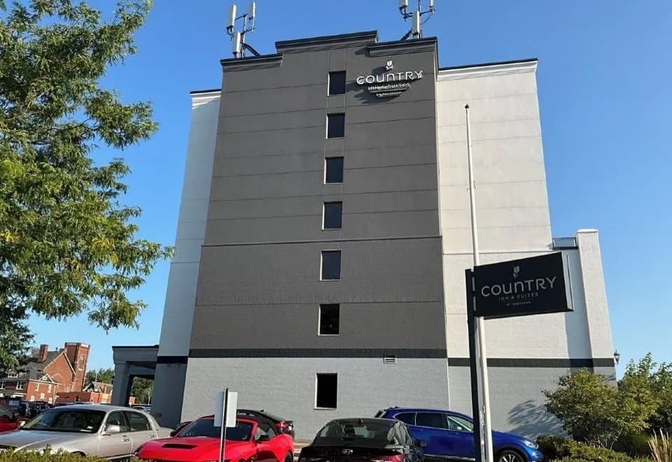 Country Inn & Suites by Radisson, Niagara Falls, on