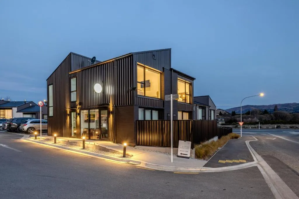 Alpine Junction Townhouse Apartments, Lodge & Hotel
