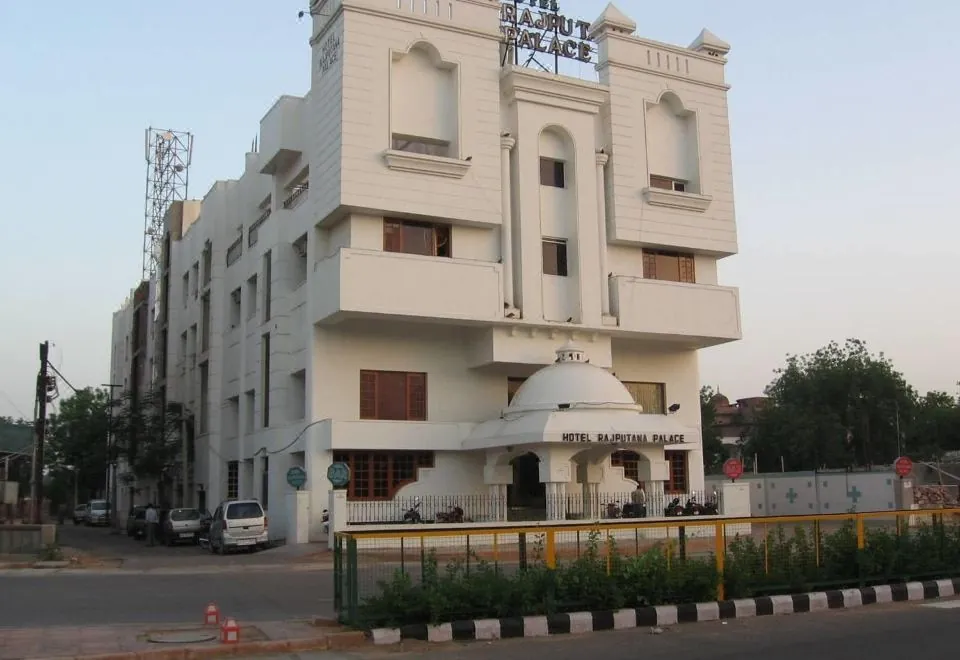 Hotel Rajputana Palace