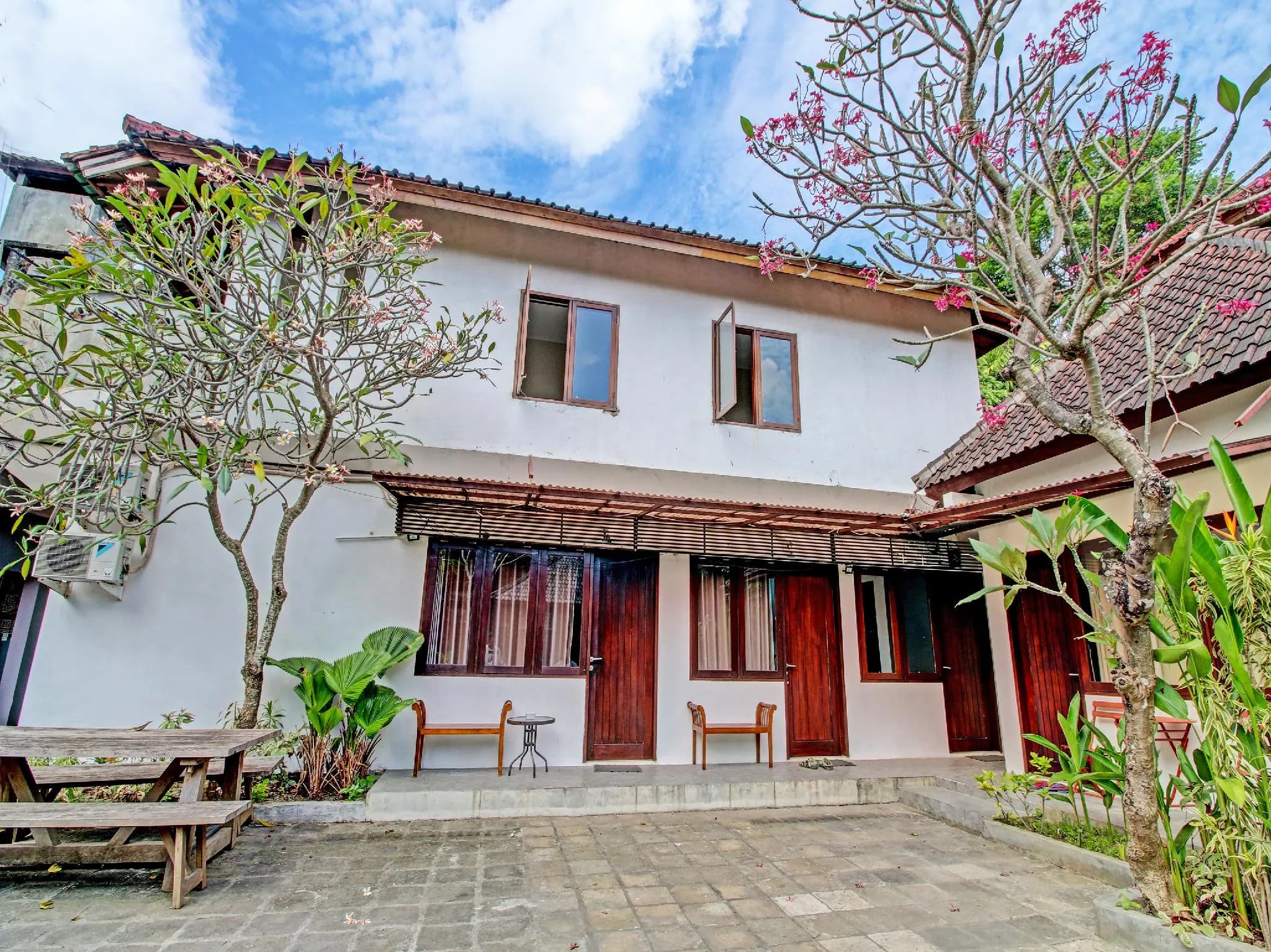 Capital O 91300 Sunny Side Villa