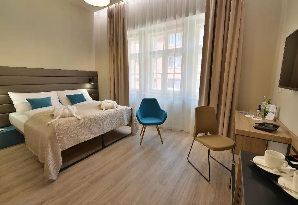 EA Hotel New Town