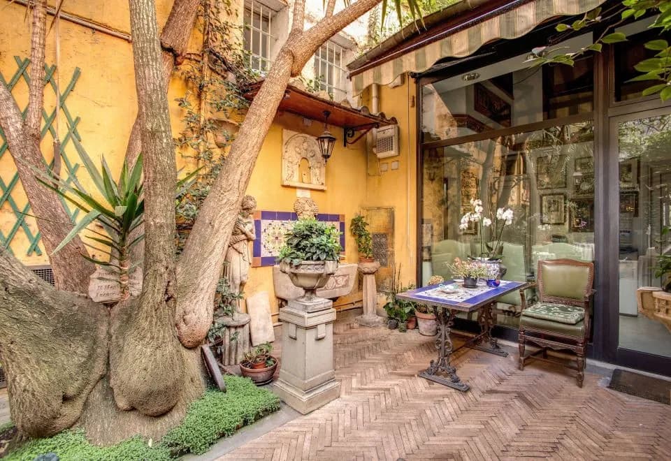 Navona Gallery & Garden Suites B&B