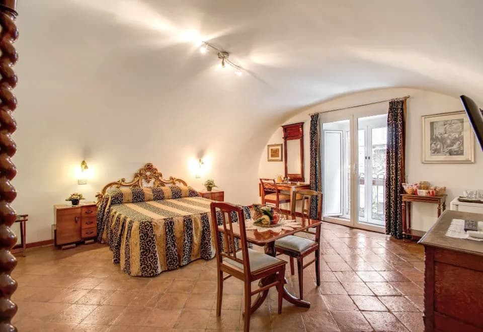 Navona Gallery & Garden Suites B&B