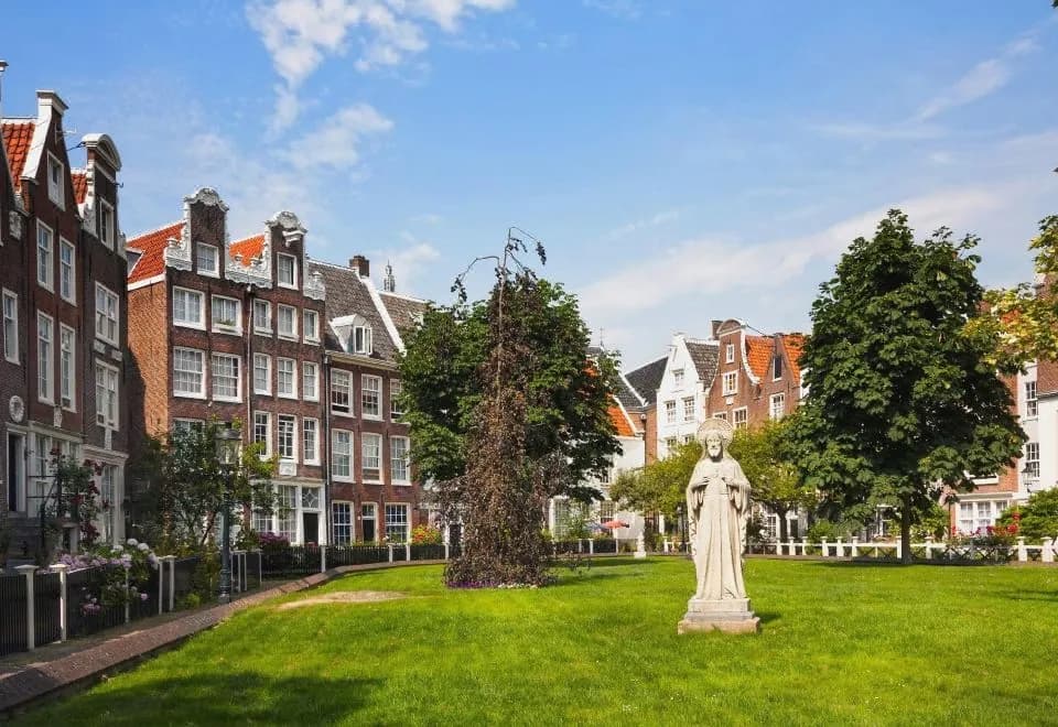 The Townhouse Hotel