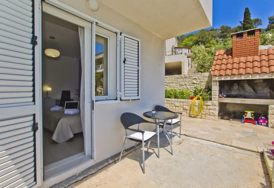 Violeta Hvar