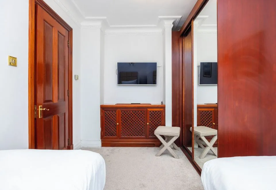 Carlton Court - Mayfair