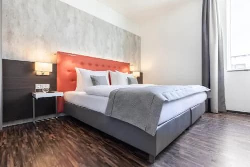 Novum Select Hotel Berlin the Wall