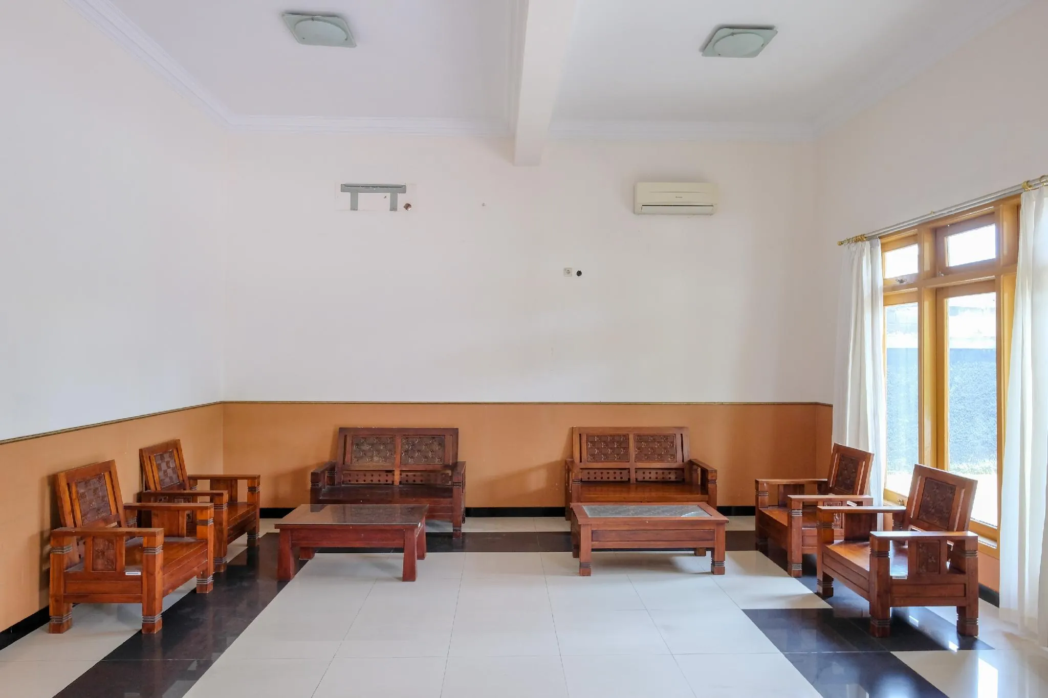 Hotel Savitri Country Mitra RedDoorz