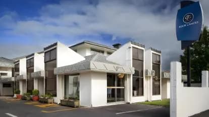 Four Canoes Hotel